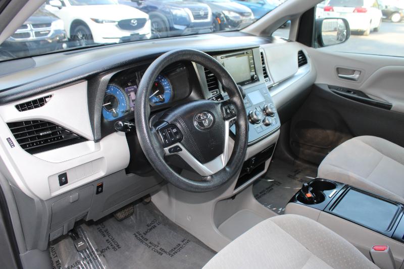 Toyota Sienna LE FWD 8-Passenger (Natl) 2018