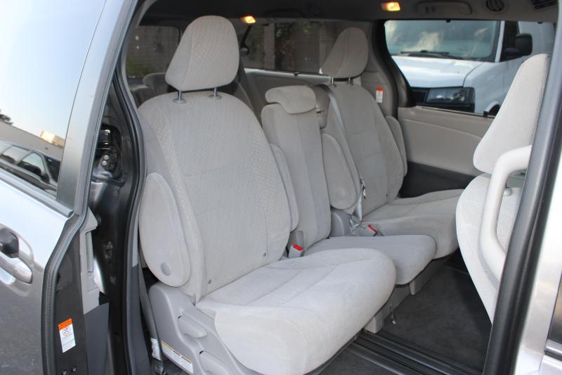 Toyota Sienna LE FWD 8-Passenger (Natl) 2018