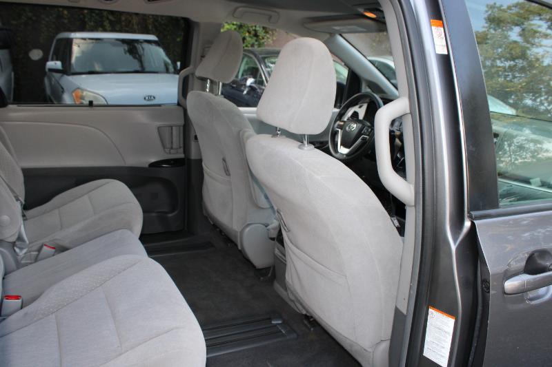 Toyota Sienna LE FWD 8-Passenger (Natl) 2018