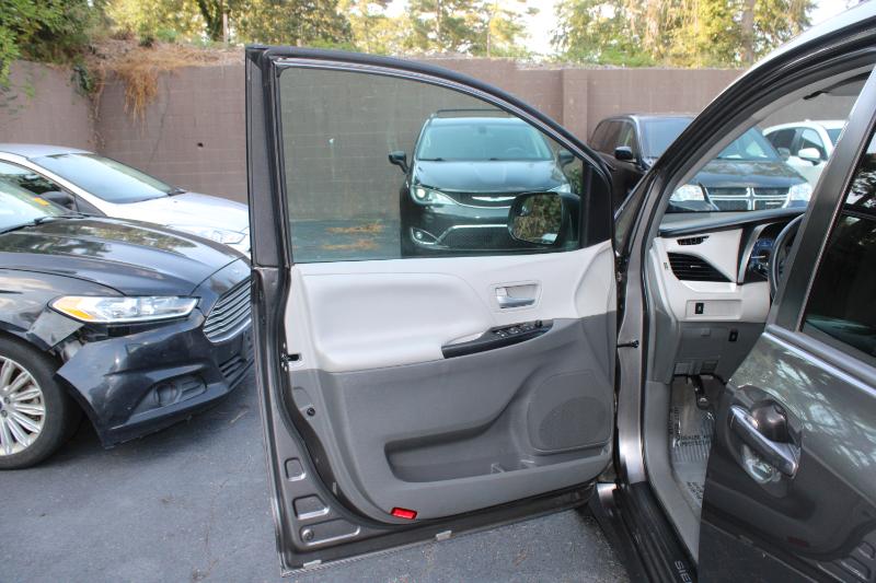 Toyota Sienna LE FWD 8-Passenger (Natl) 2018