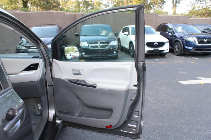 Toyota Sienna LE FWD 8-Passenger (Natl) 2018