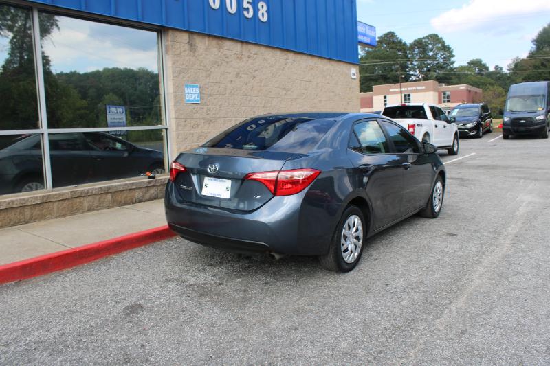 2018 Toyota Corolla LE photo 3