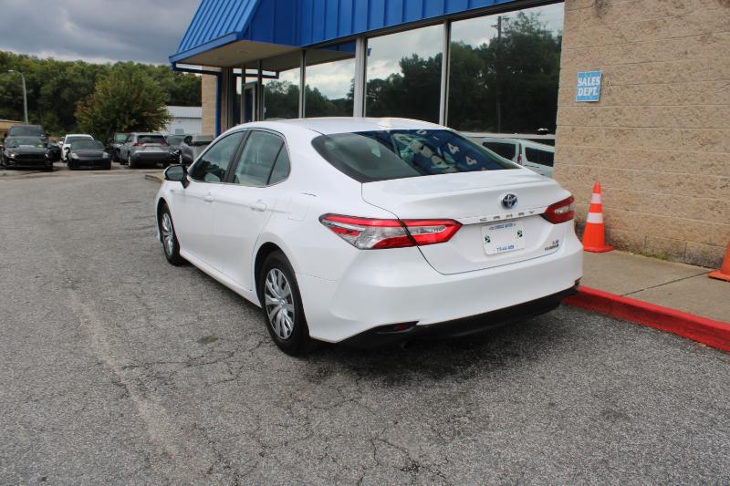 2020 Toyota Camry Hybrid LE photo 2