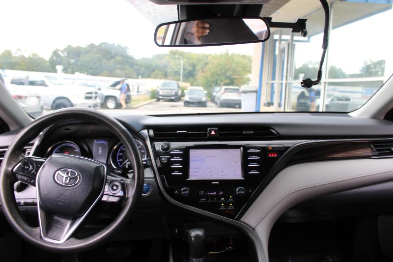 2020 Toyota Camry Hybrid LE photo 4