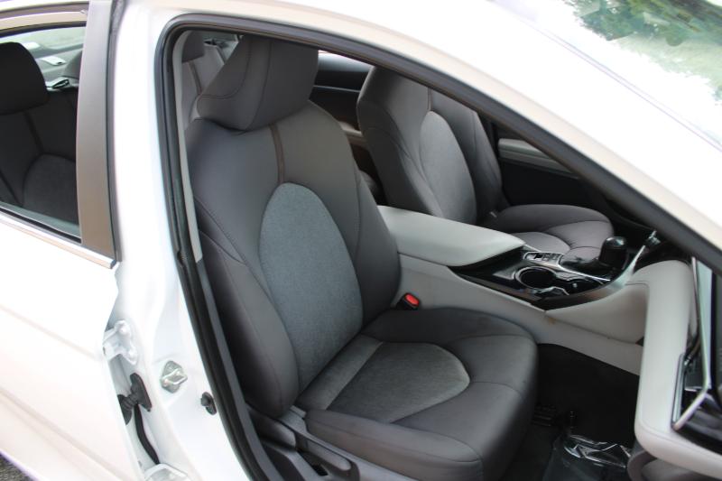 Toyota Camry Hybrid LE CVT (Natl) 2020