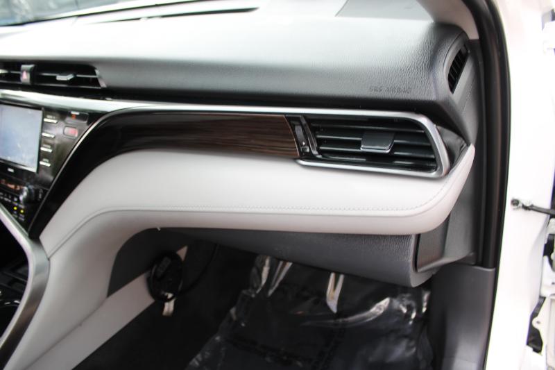 Toyota Camry Hybrid LE CVT (Natl) 2020