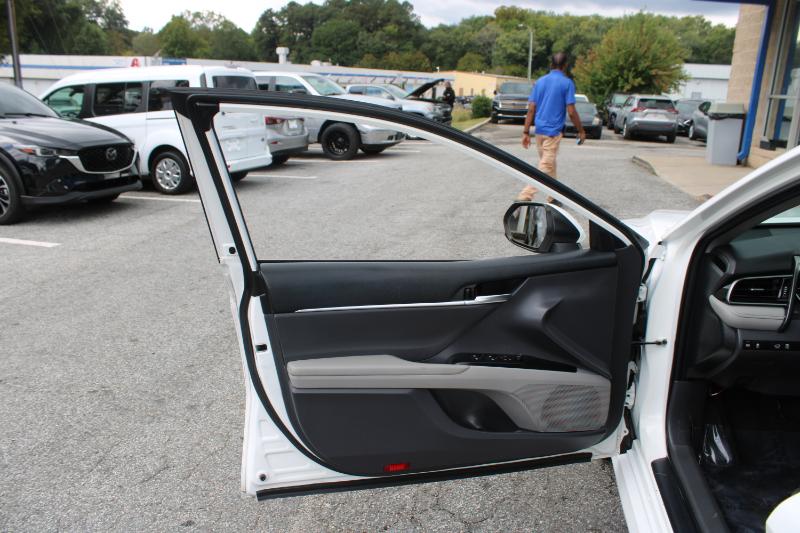 Toyota Camry Hybrid LE CVT (Natl) 2020