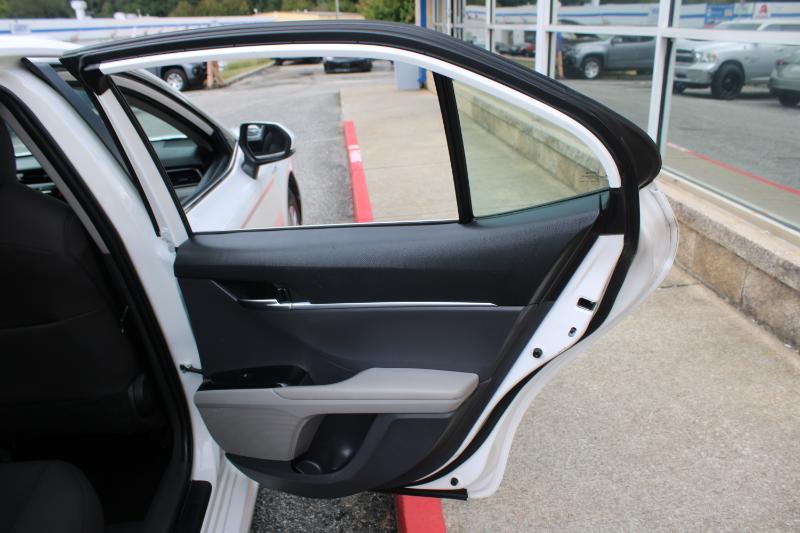 Toyota Camry Hybrid LE CVT (Natl) 2020