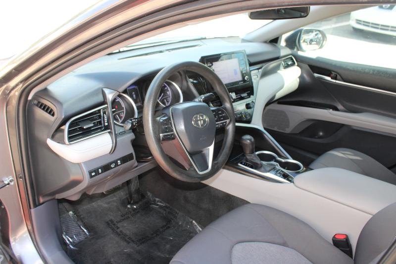 Toyota Camry Hybrid LE CVT (Natl) 2021