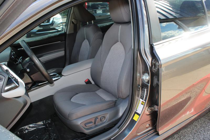 Toyota Camry Hybrid LE CVT (Natl) 2021