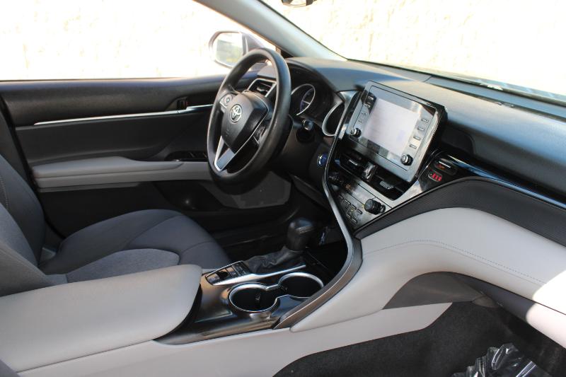 Toyota Camry Hybrid LE CVT (Natl) 2021