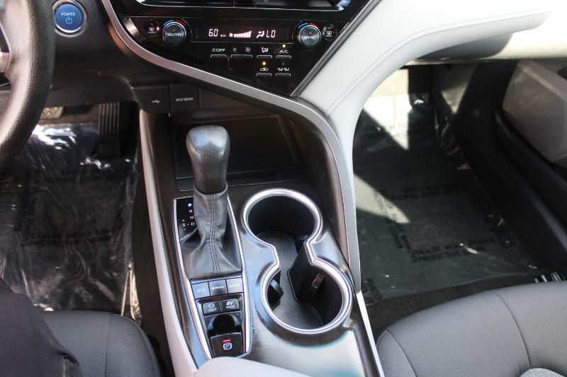 Toyota Camry Hybrid LE CVT (Natl) 2021