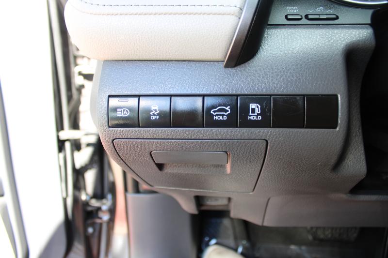 Toyota Camry Hybrid LE CVT (Natl) 2021