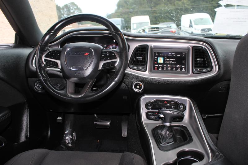 2019 Dodge Challenger SXT photo 9