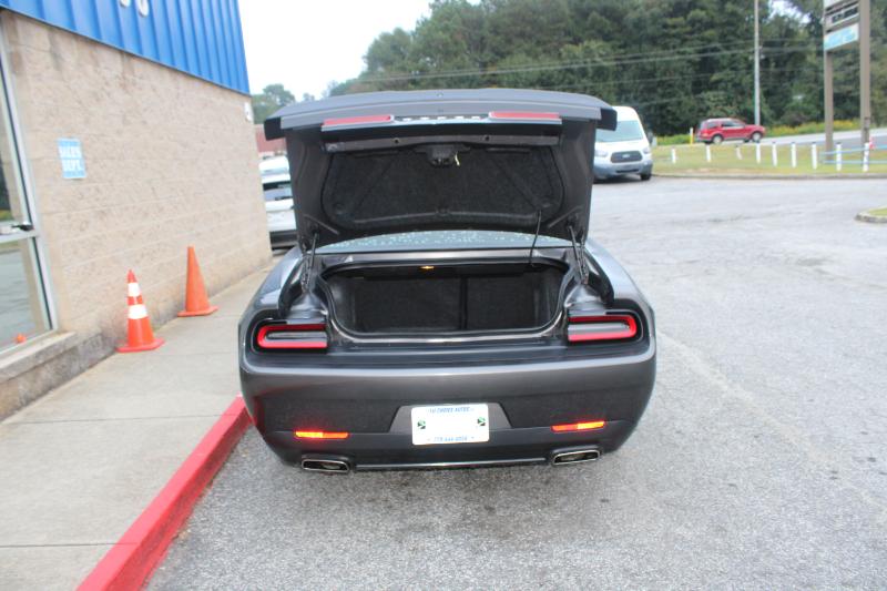 Dodge Challenger SXT RWD 2019