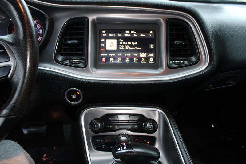 2019 Dodge Challenger SXT photo 17