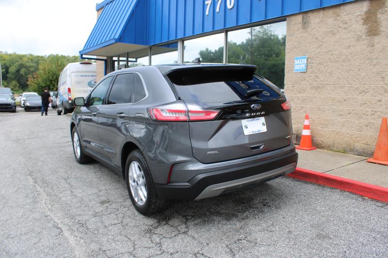 2021 Ford Edge SEL photo 5