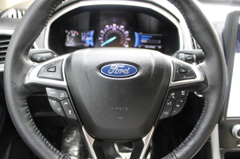2021 Ford Edge SEL photo 9