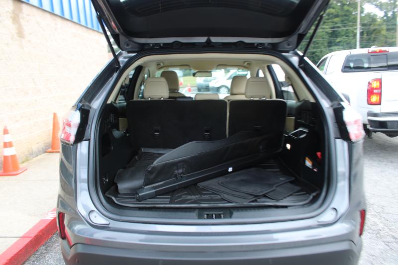 2021 Ford Edge SEL photo 16