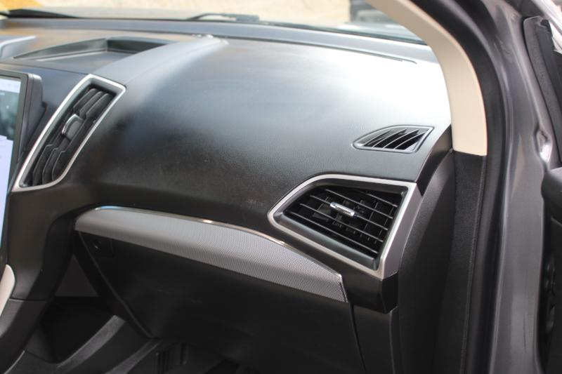 2021 Ford Edge SEL photo 17