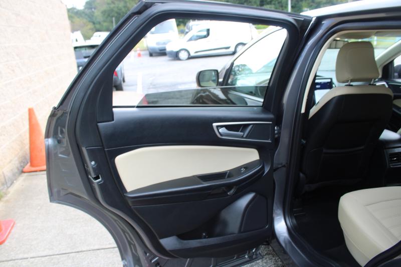2021 Ford Edge SEL photo 19
