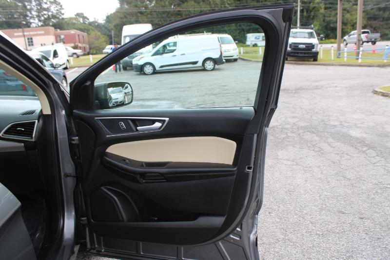 2021 Ford Edge SEL photo 21