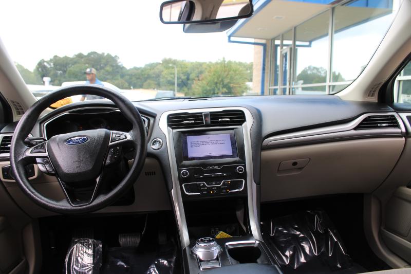 Ford Fusion SE FWD 2019