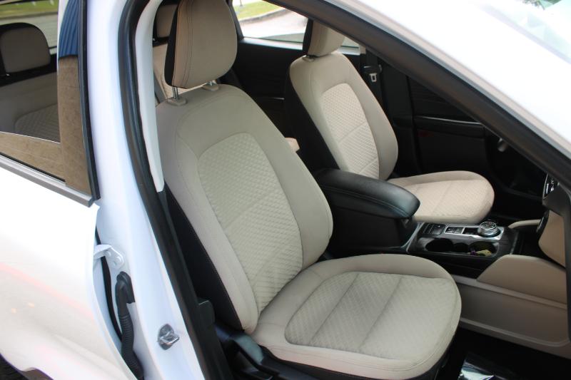 2021 Ford Escape SE Hybrid photo 10