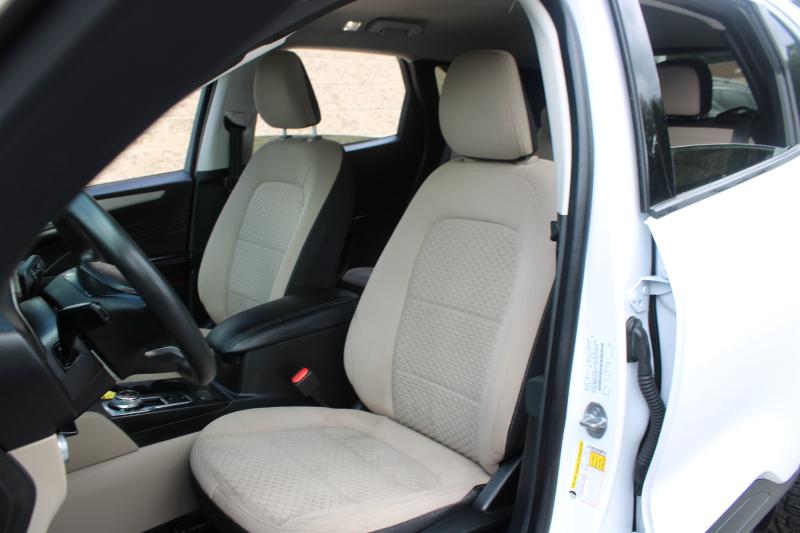2021 Ford Escape SE Hybrid photo 11
