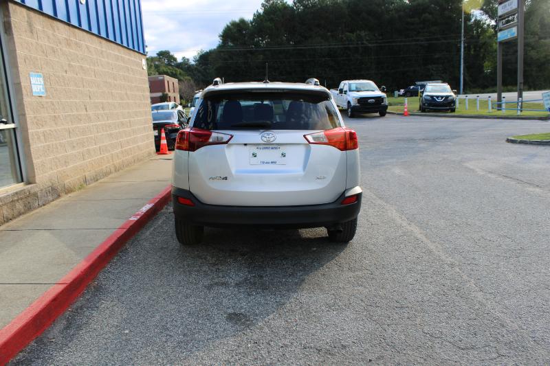 Toyota RAV4 FWD 4dr XLE (Natl) 2015
