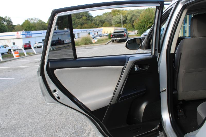 Toyota RAV4 FWD 4dr XLE (Natl) 2015