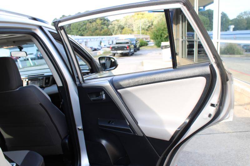 Toyota RAV4 FWD 4dr XLE (Natl) 2015