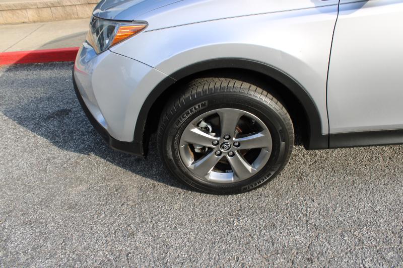 Toyota RAV4 FWD 4dr XLE (Natl) 2015