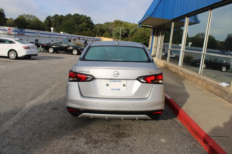 2023 Nissan Versa SV photo 3