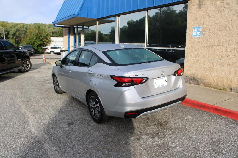 2023 Nissan Versa SV photo 4