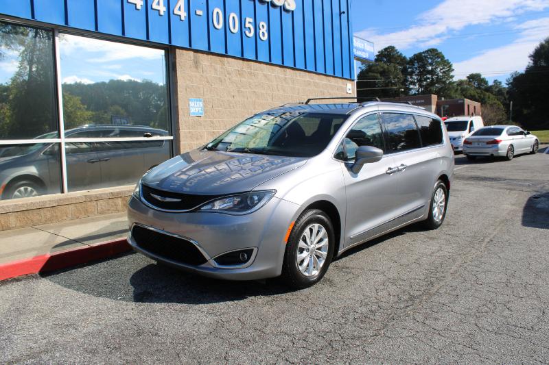 2019 Chrysler Pacifica Touring L photo 2