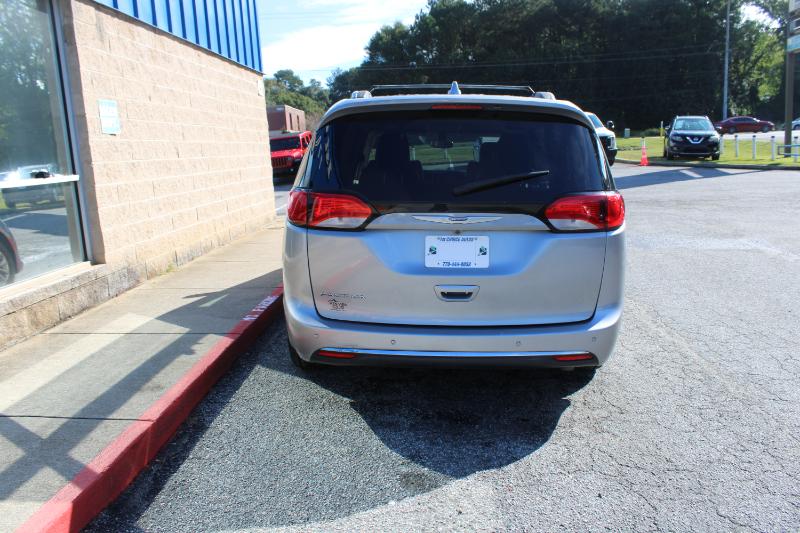2019 Chrysler Pacifica Touring L photo 4