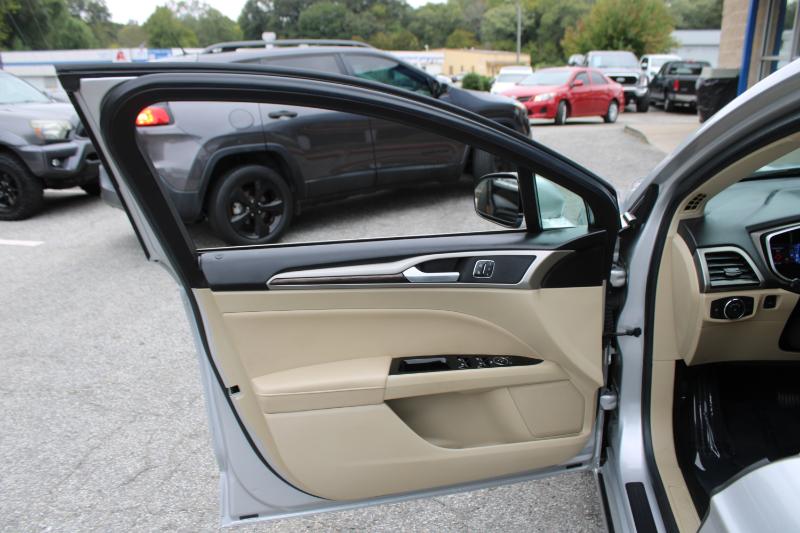 Ford Fusion 4dr Sdn SE Hybrid FWD 2015