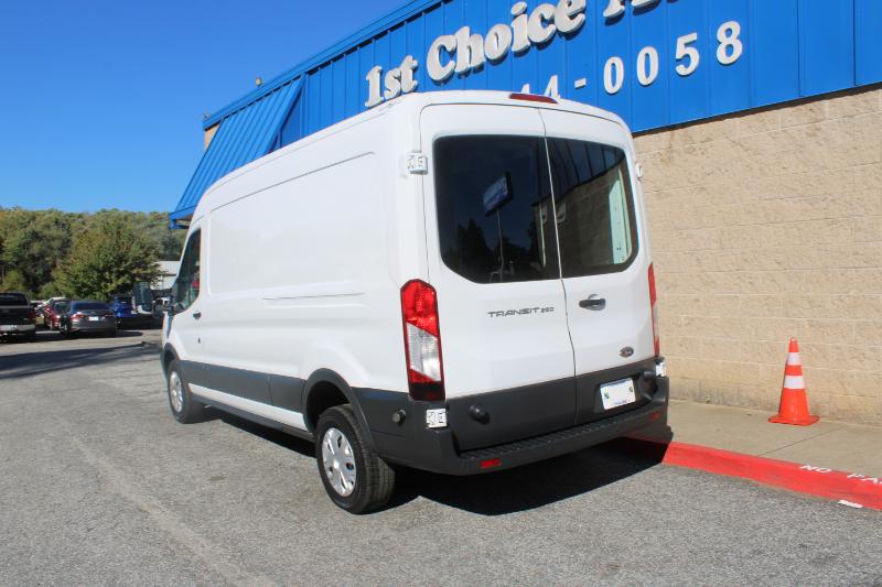 Ford Transit Cargo Van T-250 148" Med Rf 9000 GVWR Sliding RH Dr 2015