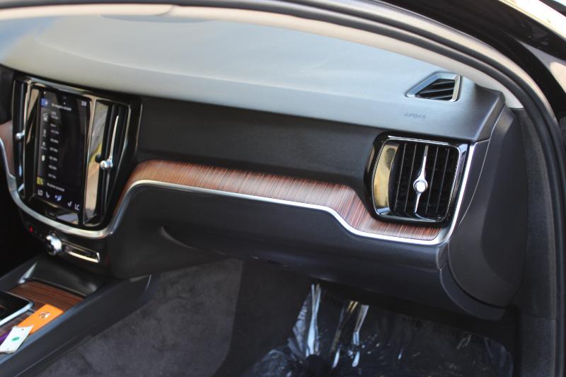 Volvo S60 B5 AWD Black Edition Momentum 2022