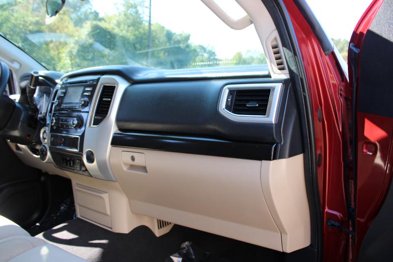 Nissan Titan XD 4x4 Diesel Crew Cab SV 2017
