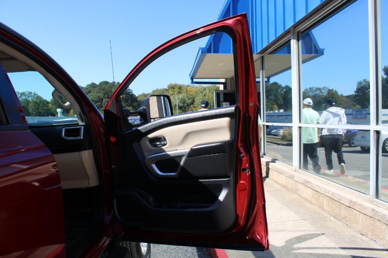 Nissan Titan XD 4x4 Diesel Crew Cab SV 2017