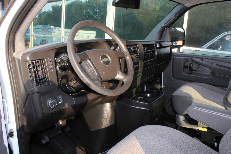 Chevrolet Express Cargo Van RWD 1500 135" 2013