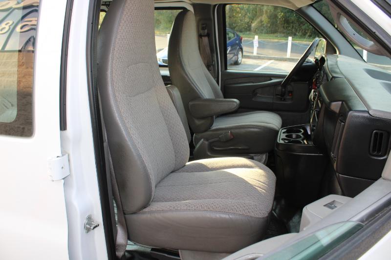Chevrolet Express Cargo Van RWD 1500 135" 2013