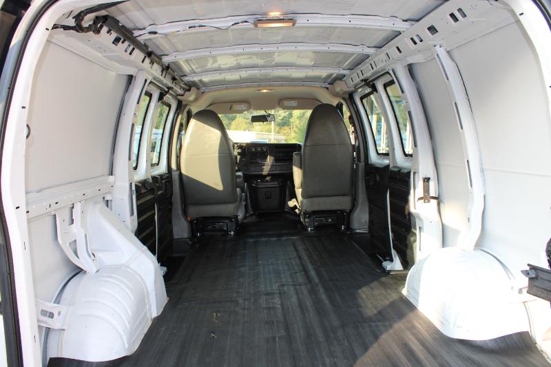 Chevrolet Express Cargo Van RWD 1500 135" 2013
