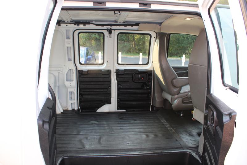 Chevrolet Express Cargo Van RWD 1500 135" 2013