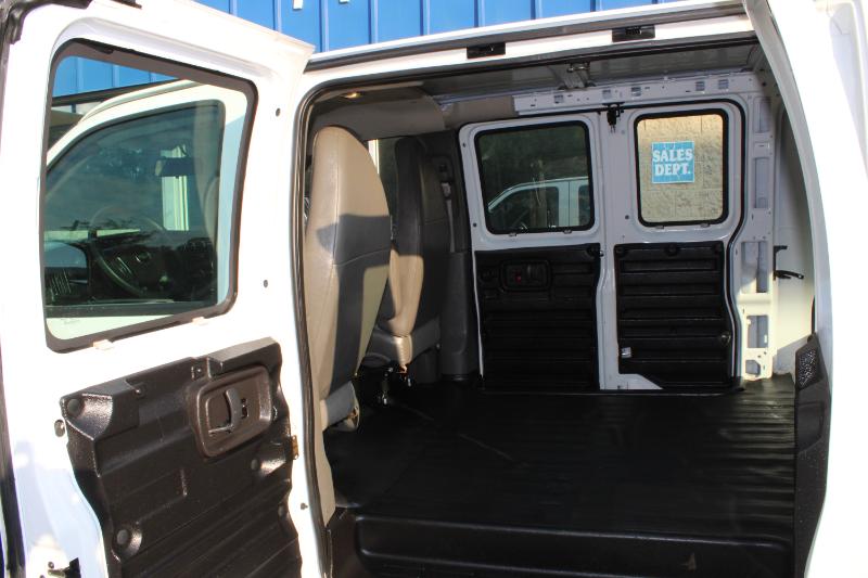 Chevrolet Express Cargo Van RWD 1500 135" 2013