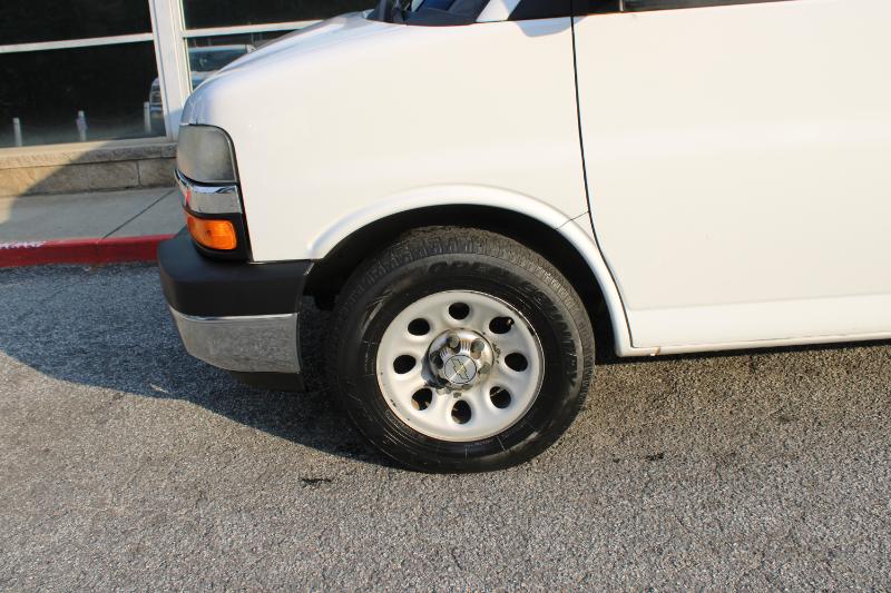 Chevrolet Express Cargo Van RWD 1500 135" 2013