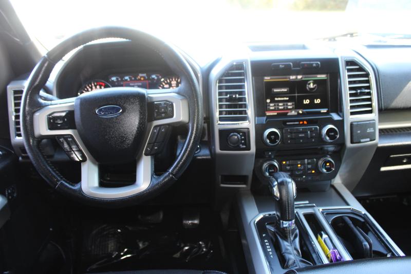 Ford F-150 4WD SuperCrew 145" Lariat 2015
