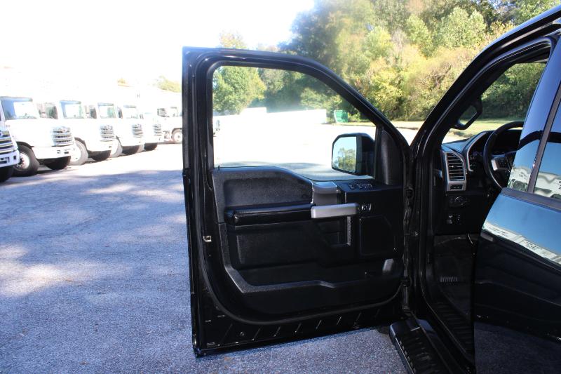 Ford F-150 4WD SuperCrew 145" Lariat 2015